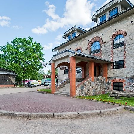 Veskisilla Hotel Turi Bagian luar foto