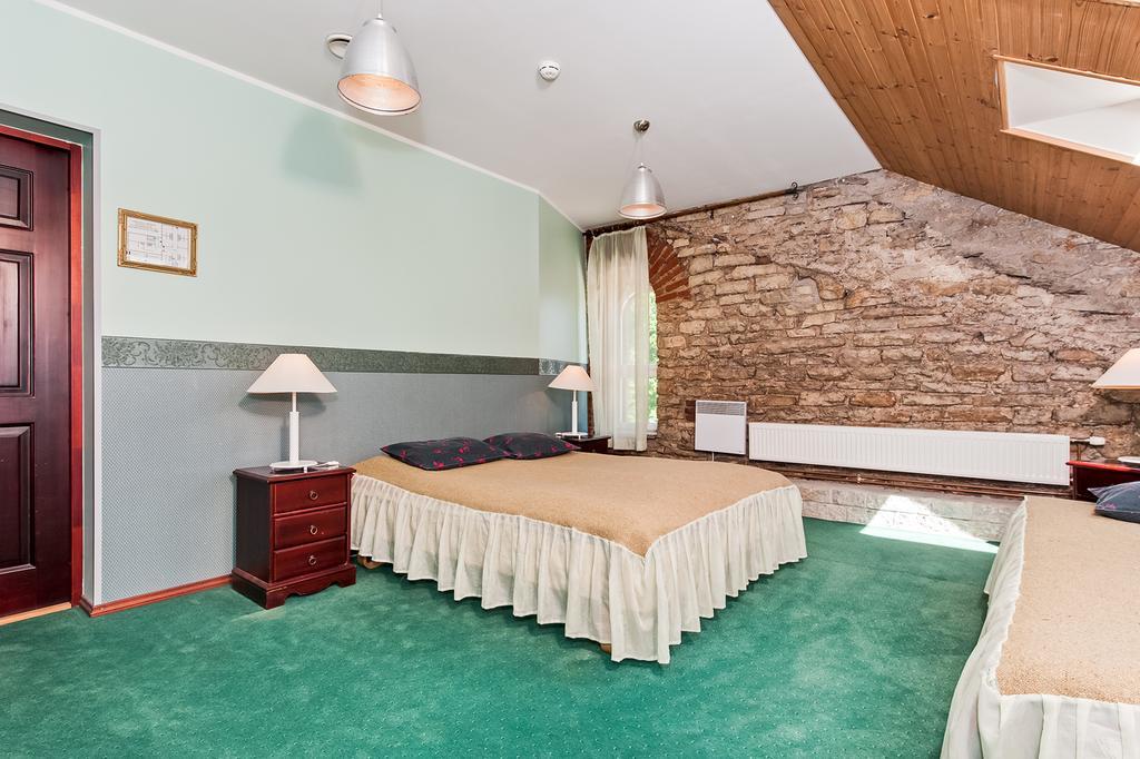 Veskisilla Hotel Turi Bagian luar foto