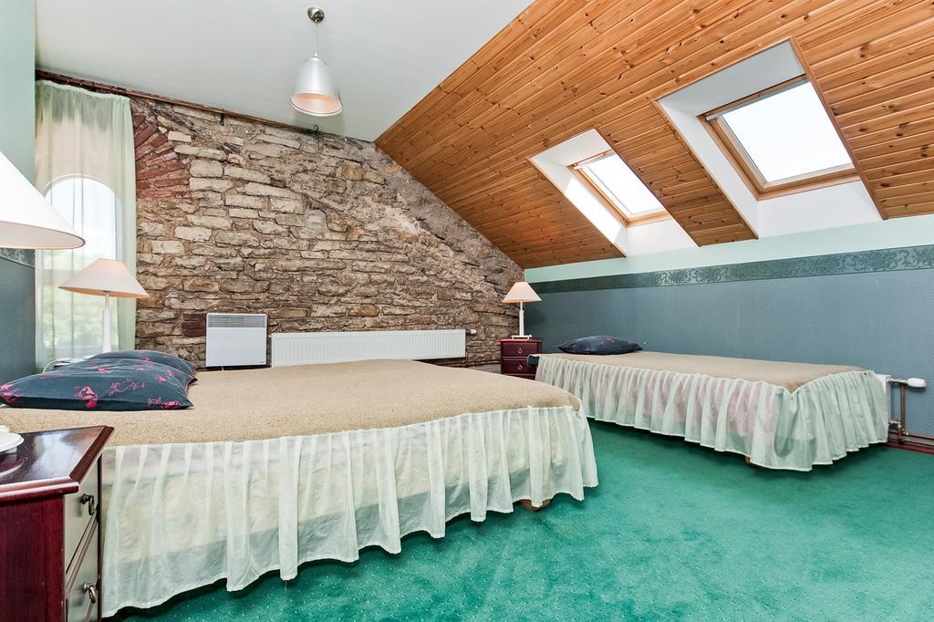 Veskisilla Hotel Turi Bagian luar foto
