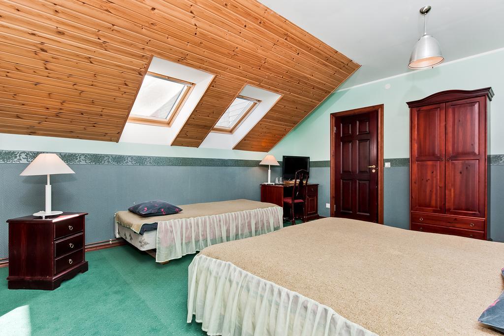Veskisilla Hotel Turi Bagian luar foto