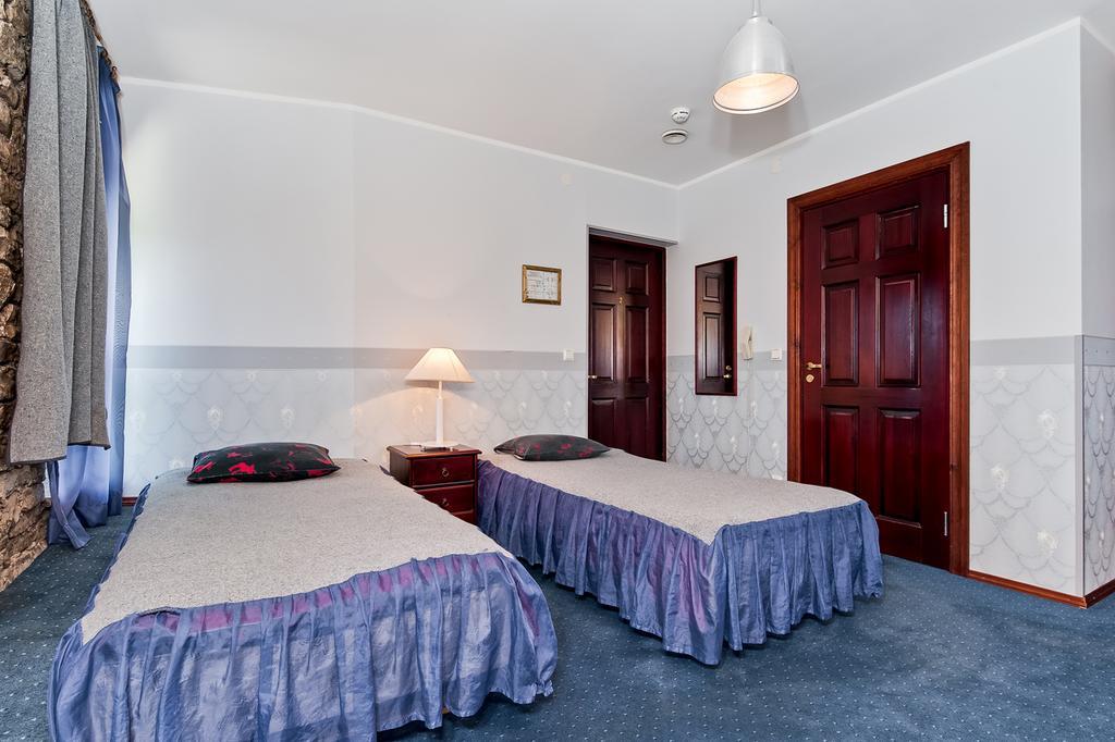 Veskisilla Hotel Turi Bagian luar foto