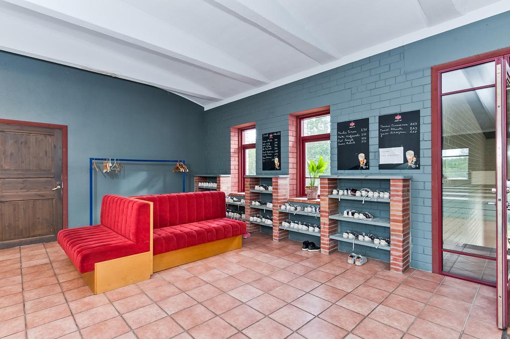 Veskisilla Hotel Turi Bagian luar foto