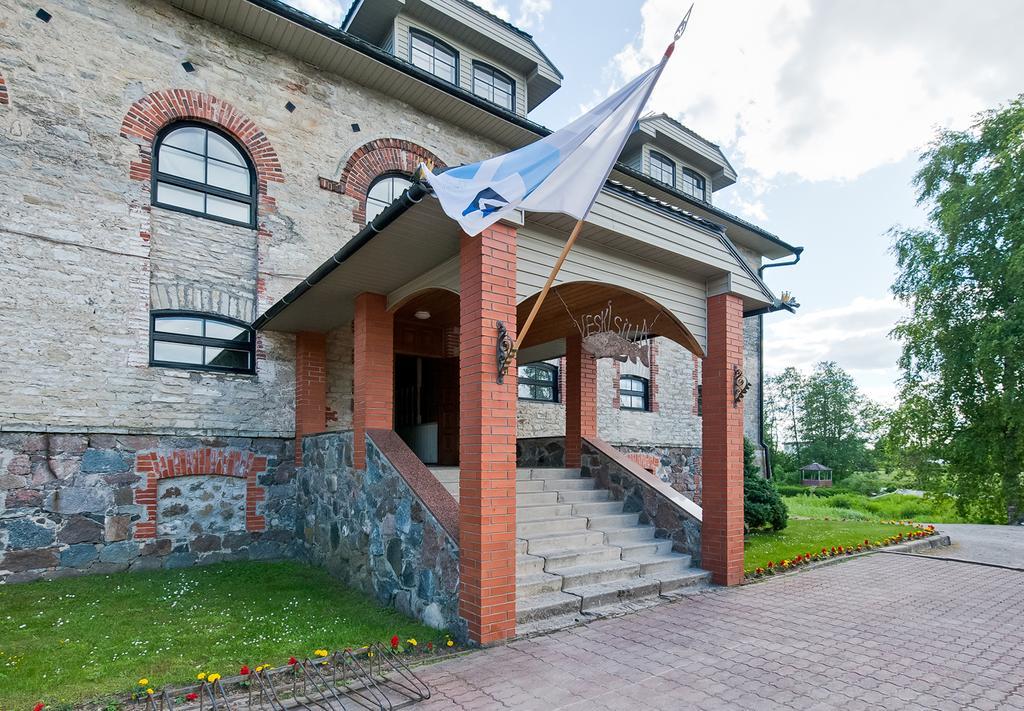 Veskisilla Hotel Turi Bagian luar foto