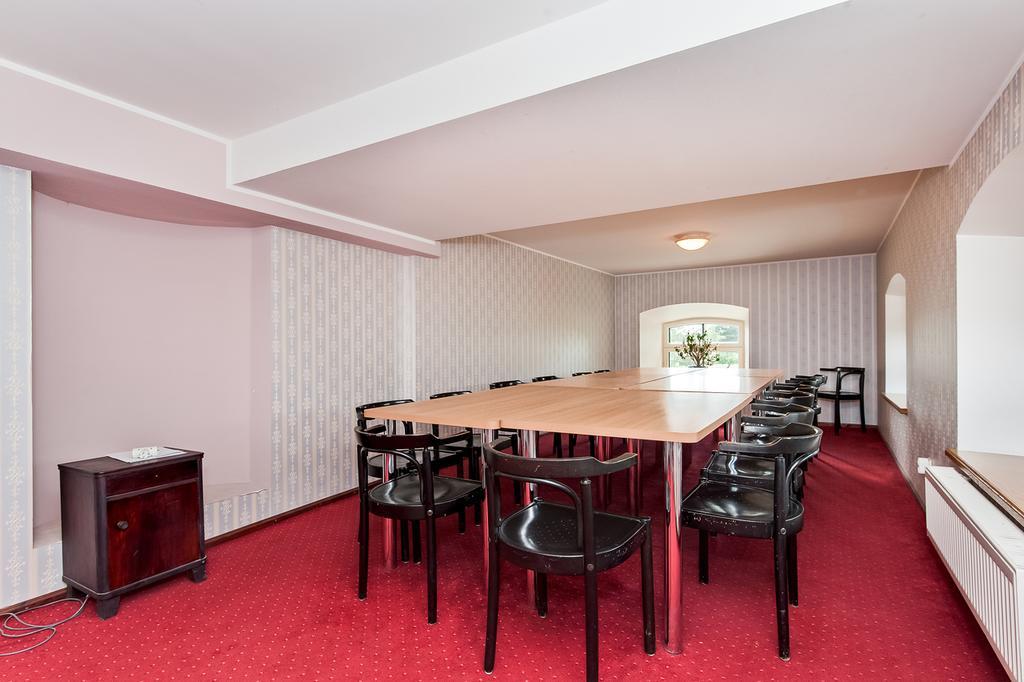 Veskisilla Hotel Turi Bagian luar foto