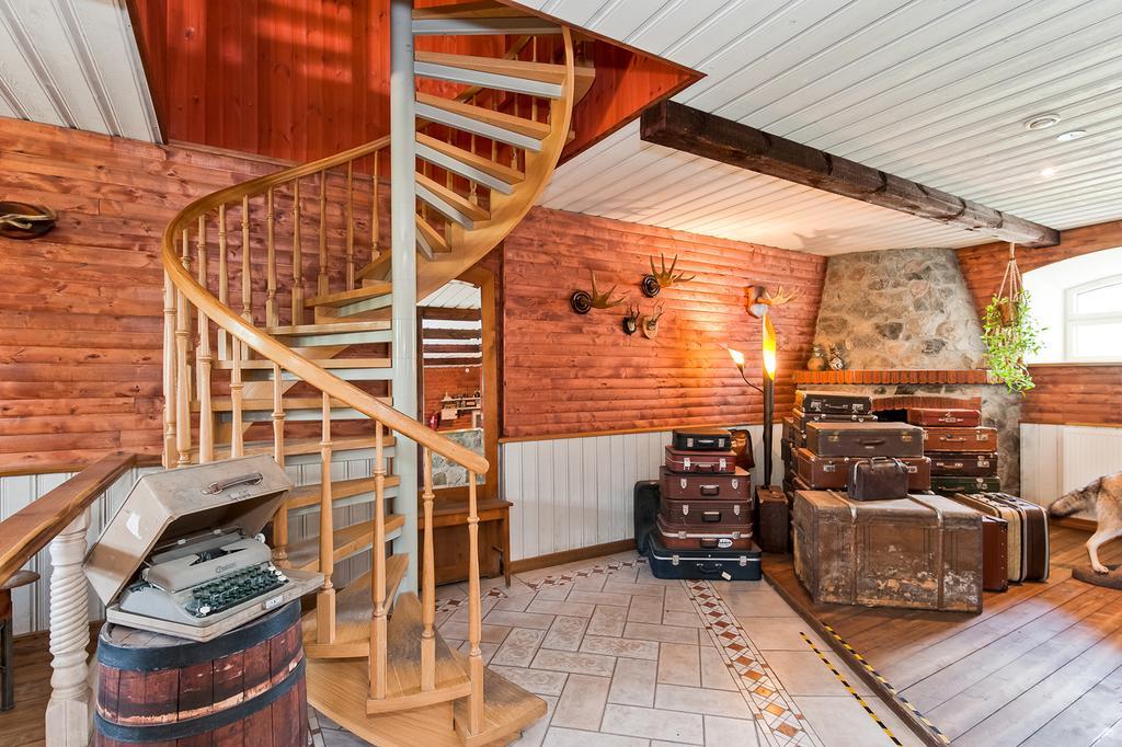 Veskisilla Hotel Turi Bagian luar foto