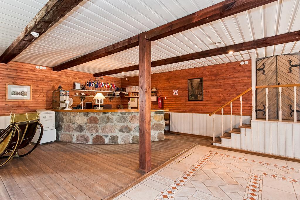 Veskisilla Hotel Turi Bagian luar foto