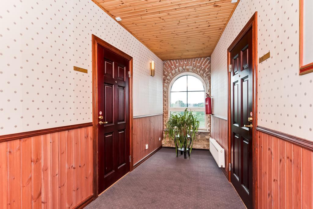 Veskisilla Hotel Turi Bagian luar foto