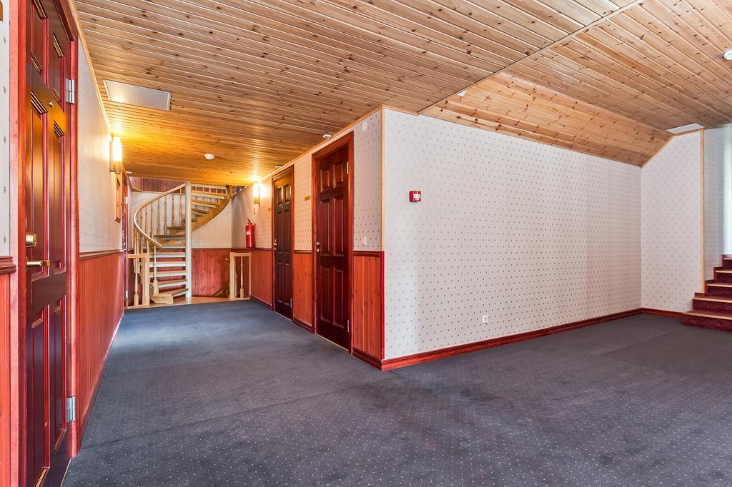 Veskisilla Hotel Turi Bagian luar foto