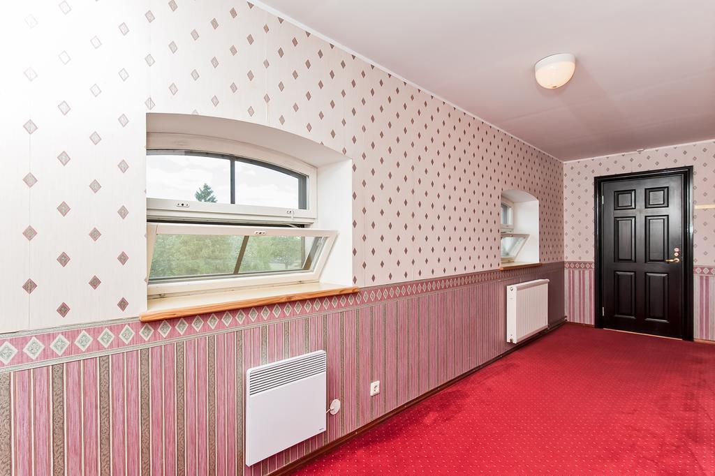Veskisilla Hotel Turi Bagian luar foto