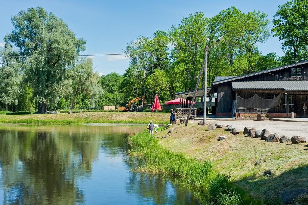 Veskisilla Hotel Turi Bagian luar foto