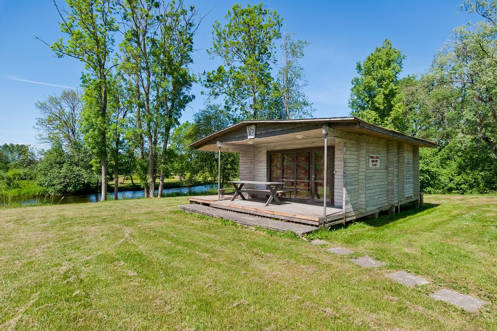 Veskisilla Hotel Turi Bagian luar foto