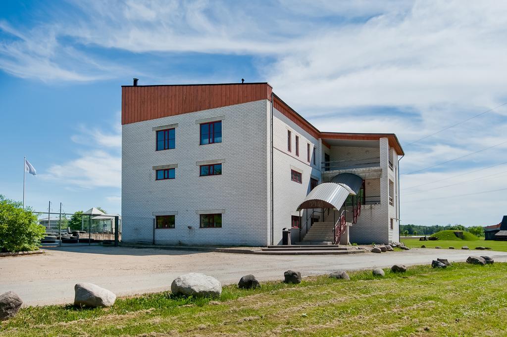 Veskisilla Hotel Turi Bagian luar foto