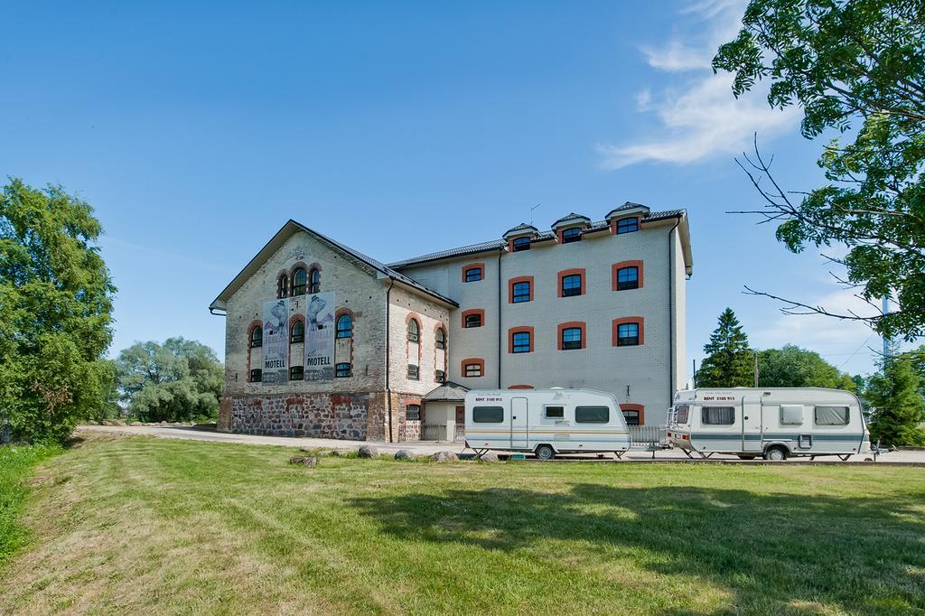 Veskisilla Hotel Turi Bagian luar foto
